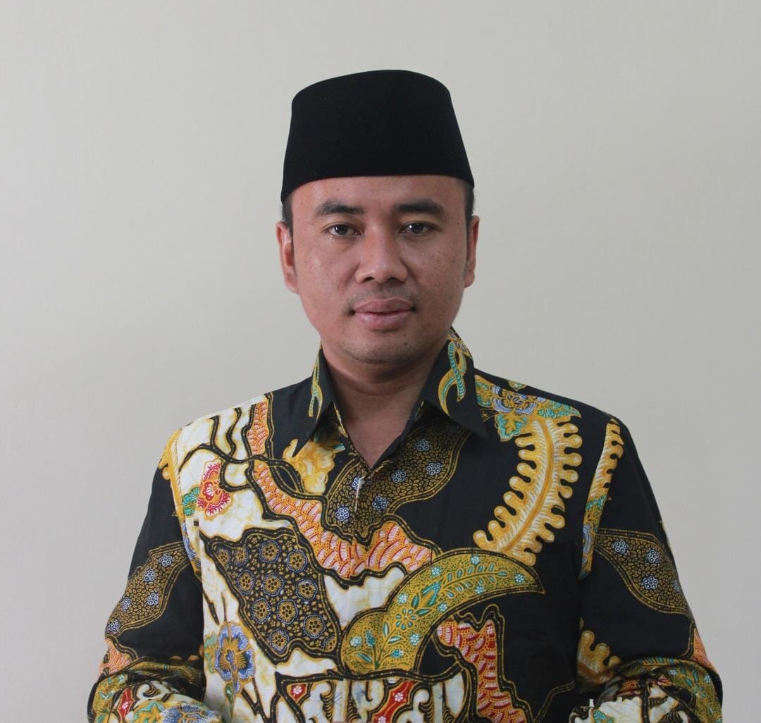 MUHTADIN, S.HI, Ketua Komisi Pemilihan Umum (KPU) Kabupaten Pangandaran, Mahasiswa Magister Ilmu Hukum UIN Sunan Gunung Djati Bandung