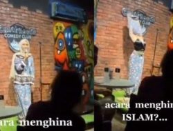Viral Komika Wanita Malaysia Hina Islam, Lepas Hijab di Depan Umum