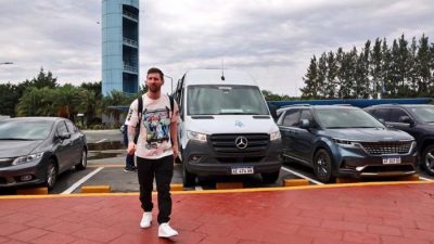 Nekat, Lionel Messi Sapa Penggemar di Jalan Tol