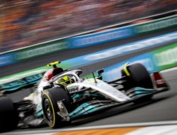 Jawaban Lewis Hamilton Diisukan Hengkang dari Mercedes-AMG Petronas