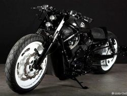 The Punisher oleh Harley-Davidson adalah tongkat malam yang sarat dengan serat karbon