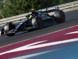 Dua Tahun Berlalu Akhirnya Lewis Hamilton Raih Pole Position