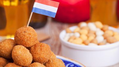 Dari Stroopwafel hingga Bitterballen: 10 Makanan Khas Belanda yang Tidak Boleh Dilewatkan