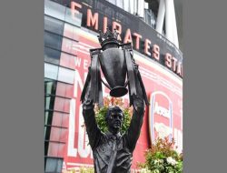 Patung Arsene Wenger Diresmikan di Stadion Emirates