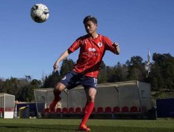 Pesepak Bola Pro Tertua Dunia Kazuyoshi Miura Perpanjang Kontrak di Portugal