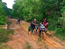 Ratusan Orang Terisolasi Karena Jalan Rusak di Kalimantan Timur
