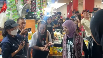 Blusukan ke Pasar Jengki Manado, Siti Atikoh Dengarkan Keluhan Pedagang
