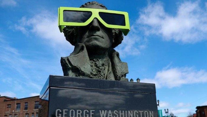 Gerhana Matahari 8 April Bikin Warga Negeri Paman Sam Berpesta Hingga Gelar Nikah Massal