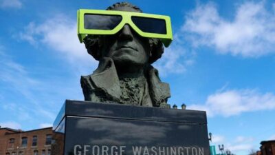 Gerhana Matahari 8 April, 59 Ribu Kacamata Ludes Terjual dalam Amerika Serikat