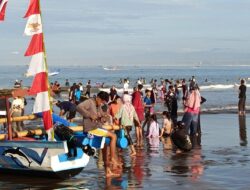 Pantai Pangandaran Dibanjiri Wisatawan Saat Libur Lebaran, Target Pendapatan Rp9 Miliar Optimis Tercapai