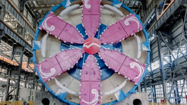 Foto yang diabadikan pada 9 Januari 2026 ini menunjukkan mesin bor terowongan "Xi Wang" di Shanghai, China. ANTARA/Xinhua/Su Jianguo